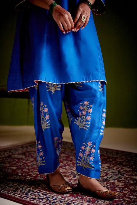 Shop_Vashisht Guru Dutt_Blue Dupion Silk Printed Floral V Neck Embroidered Panelled Kurta Salwar Set 