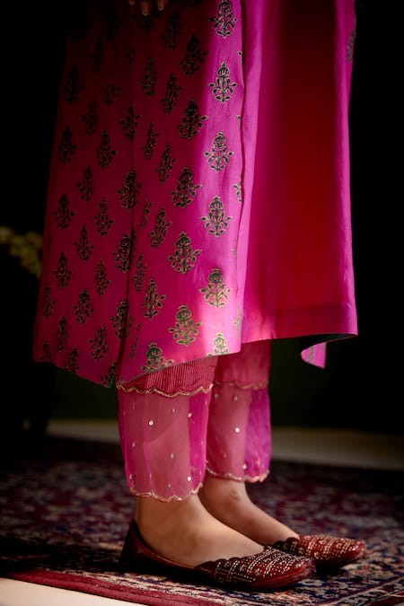 Vashisht Guru Dutt_Pink Handloom Chanderi Printed Floral Embroidered Panelled Tunic And Pant Set _at_Aza_Fashions
