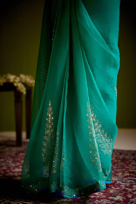Vashisht Guru Dutt_Green Silk Organza Printed V Neck Block Saree With Blouse _Online_at_Aza_Fashions