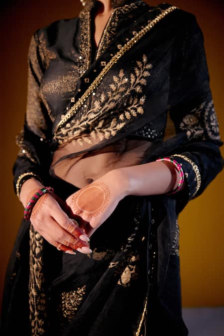 Vashisht Guru Dutt_Black Silk Organza Printed Resham Stand Collar V Embroidered Saree And Blouse _at_Aza_Fashions