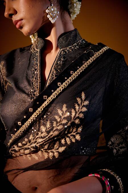 Buy_Vashisht Guru Dutt_Black Silk Organza Printed Resham Stand Collar V Embroidered Saree And Blouse 