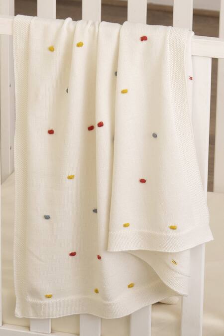 Houmn_Ivory 100% Soft Cotton Knitted And Polka Dot Huggable Baby Blanket & Toy Set_Online_at_Aza_Fashions