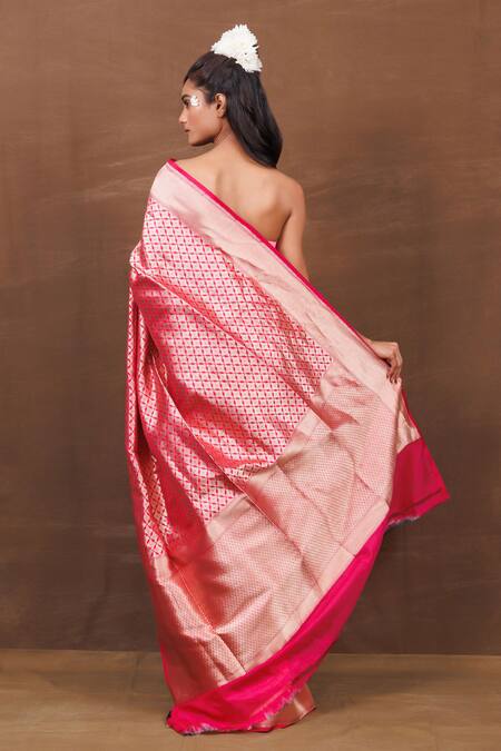 Shop Vishwa By Pinki Sinha Pink Silk Clover Bloom Handwoven Pure Banarasi Saree at Aza Fashions Shop_Vishwa By Pinki Sinha_Pink Silk Clover Bloom Handwoven Pure Banarasi Saree_at_Aza_Fashions