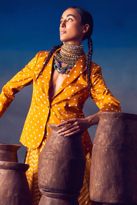 Buy 5elements Yellow Modal, Satin Aadrika Bandhani Pattern Blazer Buy_5elements_Yellow Modal, Satin Aadrika Bandhani Pattern Blazer