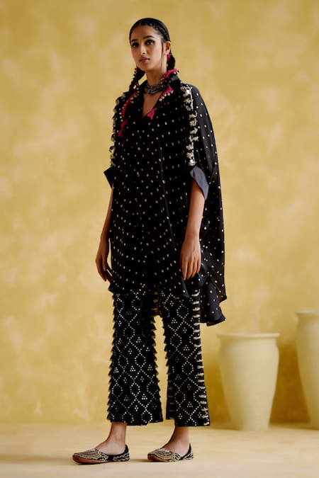 Buy 5elements Black Modal, Satin Beads, Tassels Collared Bandhani Pattern Asymmetric Kaftan Online at Aza Fashions Buy_5elements_Black Modal, Satin Beads, Tassels Collared Bandhani Pattern Asymmetric Kaftan _Online_at_Aza_Fashions