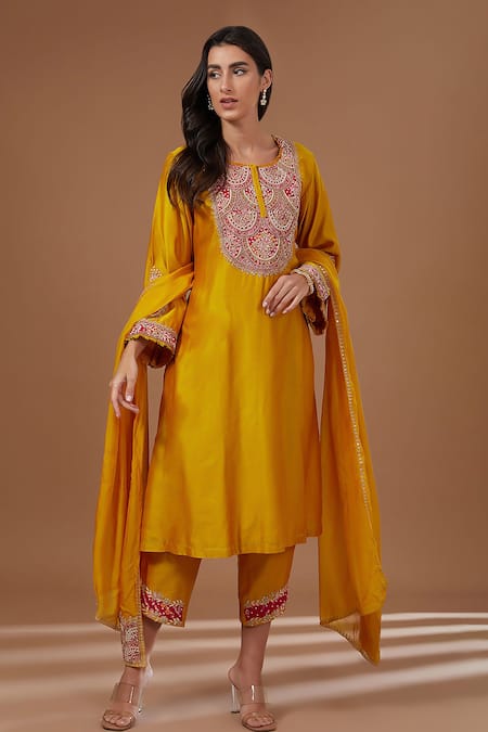 BAIDEHI Yellow Kurta And Pant Chanderi Silk Embroidered Zari V-neck Set 