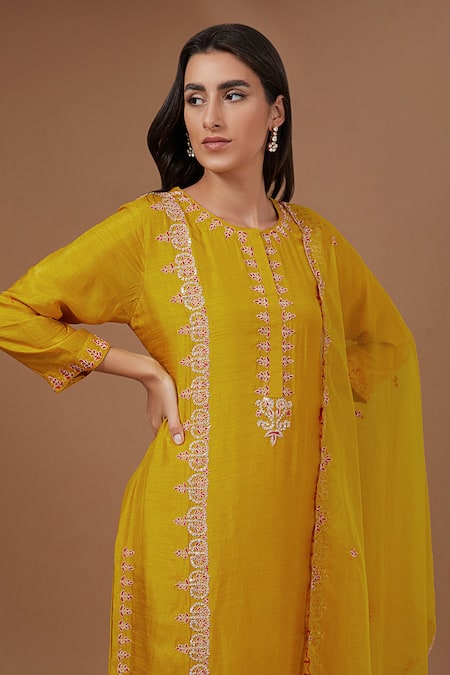 Buy_BAIDEHI_Yellow Organza, Cotton, Silk Sequins, Diamonds, Clover Kurta Pant Set _Online_at_Aza_Fashions