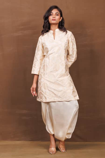 VISHWA BY PINKI SINHA Ivory Banarasi Silk Handwoven Floral Vintage Pattern Kurta And Dhoti Pant Set 