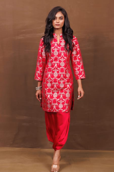 Pinki Sinha Floral Pattern Handwoven Kurta & Dhoti Pant Set 