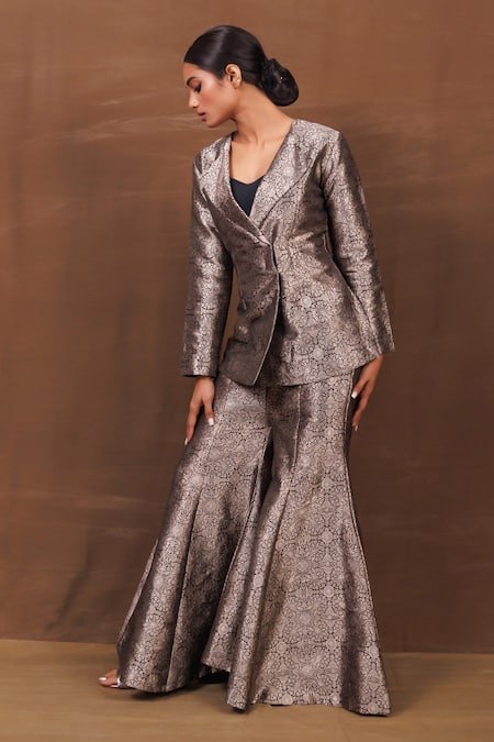 Vishwa By Pinki Sinha Black Silk Embroidery V-neck Banarasi Short Jacket With Gharara Online at Aza Fashions Vishwa By Pinki Sinha_Black Silk Embroidery V-neck Banarasi Short Jacket With Gharara _Online_at_Aza_Fashions