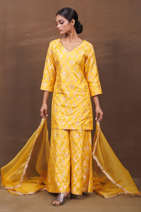 Vishwa By Pinki Sinha_Yellow Silk, Chiffon Embroidery V-neck Banarasi Kurta Sharara Set_Online_at_Aza_Fashions