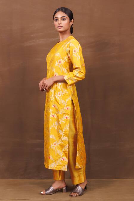 Buy_Vishwa By Pinki Sinha_Yellow Silk Embroidery Round Neck Handwoven Floral Vine Pattern Kurta And Pant Set_Online_at_Aza_Fashions