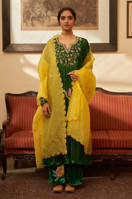 Label Earthen Green Silk Velvet Printed And Hand Embroidered Floral Rani Bahar Kurta & Pant Set 