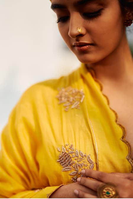 Label Earthen Red Silk, Velvet Embroidery, Zari V-neck Champa Floral Print Lehenga Set at Aza Fashions Label Earthen_Red Silk, Velvet Embroidery, Zari V-neck Champa Floral Print Lehenga Set _at_Aza_Fashions