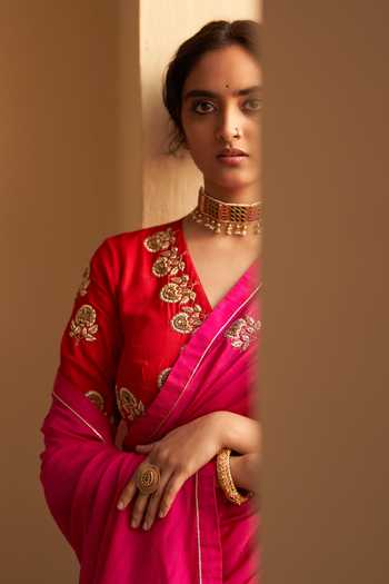 Buy_Label Earthen_Red Silk Embroidery, Zari V-neck Floral Zardozi Saree And Blouse Set _Online_at_Aza_Fashions