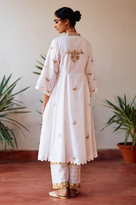 Label Earthen_White Chanderi Silk Zari, Sequins V-neck Usha Rani Embroidered Anarkali Set _Online_at_Aza_Fashions