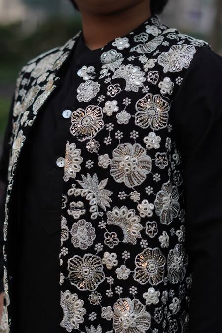 Taber Tikri_Black Cotton, Silk Embroidery, Mirrors, Sequins Floral Thread Bundi Set _Online_at_Aza_Fashions