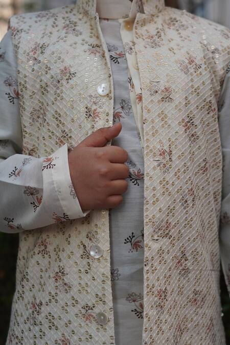 Buy_Taber Tikri_Off White Cotton, Silk Embroidery, Sequins Floral Print Thread Bundi Set _Online_at_Aza_Fashions