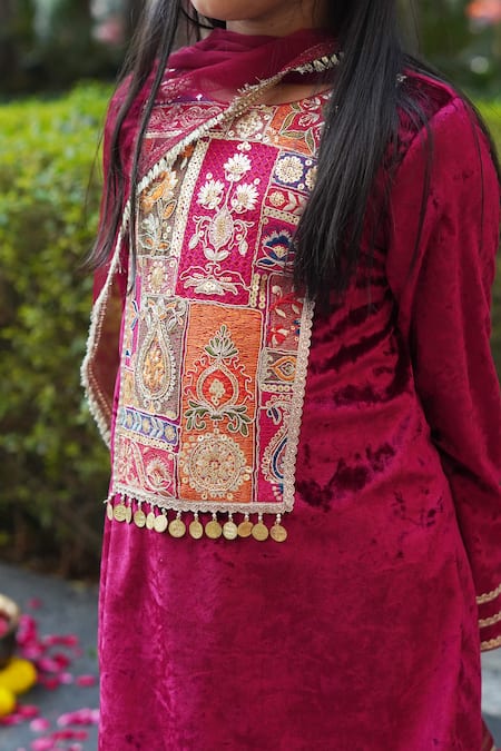 Taber Tikri Thread Embroidered Yoke Velvet Kurta Set 