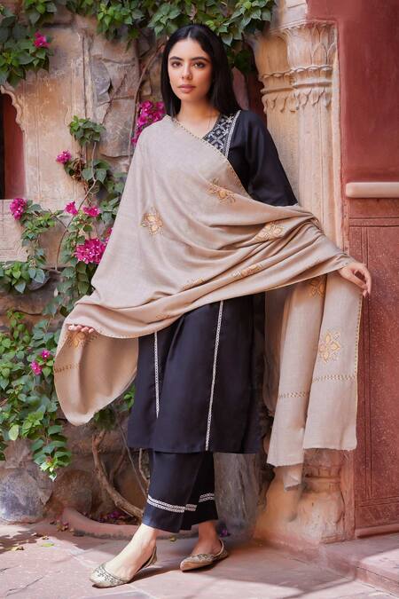 Buy Toosh Kashmir Beige Embroidery Sozni Flower Pashmina Shawl at Aza Fashions Buy_Toosh Kashmir_Beige Embroidery Sozni Flower Pashmina Shawl_at_Aza_Fashions