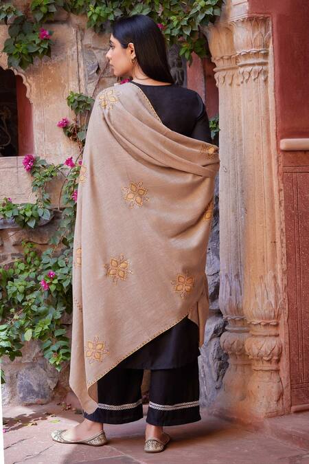 Shop Toosh Kashmir Beige Embroidery Sozni Flower Pashmina Shawl at Aza Fashions Shop_Toosh Kashmir_Beige Embroidery Sozni Flower Pashmina Shawl_at_Aza_Fashions