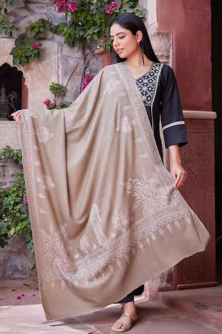Toosh Kashmir_Beige Embroidery Sozni Flower Mandala Pashmina Shawl_Online_at_Aza_Fashions