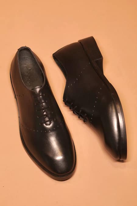 Shop_Dmodot_Black Minimalist Leather Shoes _at_Aza_Fashions