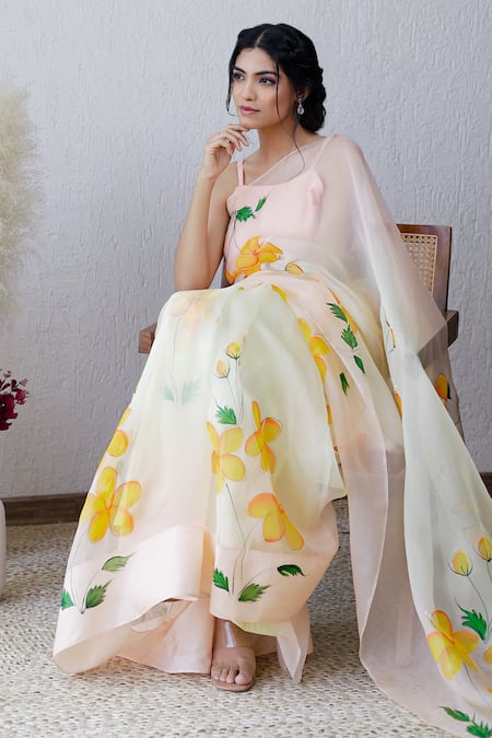 Mangalmay By Aastha Peach Saree Pure Organza Hand Painted Ibadat With Unstitched Blouse Piece at Aza Fashions Mangalmay By Aastha_Peach Saree Pure Organza Hand Painted Ibadat With Unstitched Blouse Piece _at_Aza_Fashions