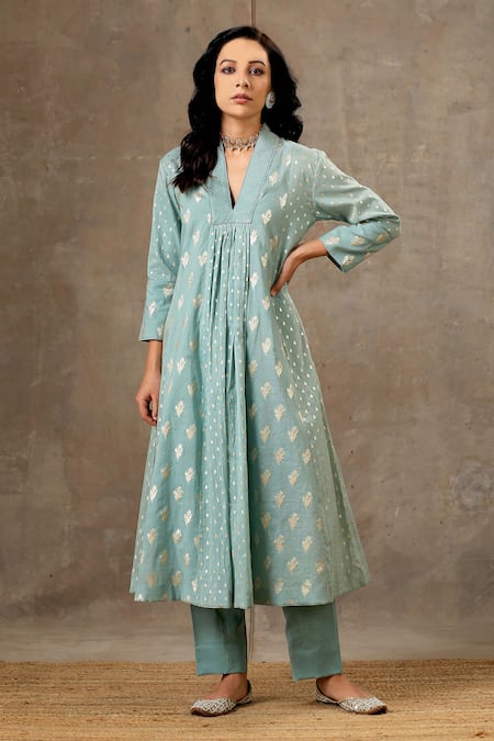 Bbaawri_Blue Banarasi Chanderi Woven Floral V Neck Kurta Set _Online_at_Aza_Fashions