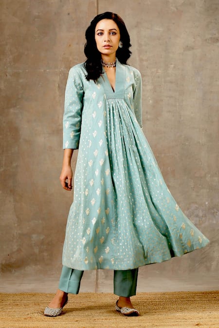 Shop_Bbaawri_Blue Banarasi Chanderi Woven Floral V Neck Kurta Set _Online_at_Aza_Fashions