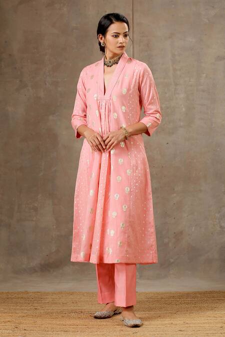 Bbaawri_Peach Banarasi Chanderi Woven Flower V Neck Kurta Set _Online_at_Aza_Fashions