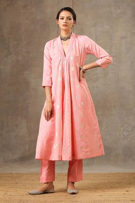 Buy_Bbaawri_Peach Banarasi Chanderi Woven Flower V Neck Kurta Set _Online_at_Aza_Fashions
