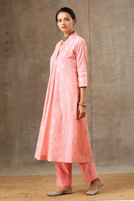 Shop_Bbaawri_Peach Banarasi Chanderi Woven Flower V Neck Kurta Set _Online_at_Aza_Fashions