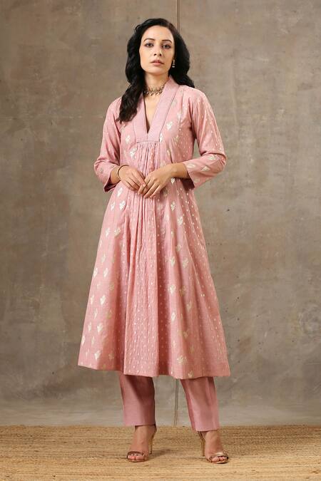 Bbaawri_Pink Banarasi Chanderi Woven Bouquet V Neck Kurta Set _Online_at_Aza_Fashions