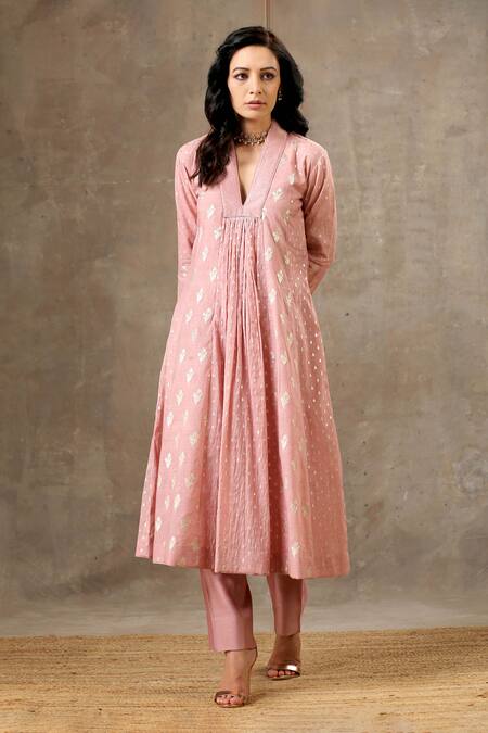 Buy_Bbaawri_Pink Banarasi Chanderi Woven Bouquet V Neck Kurta Set _Online_at_Aza_Fashions