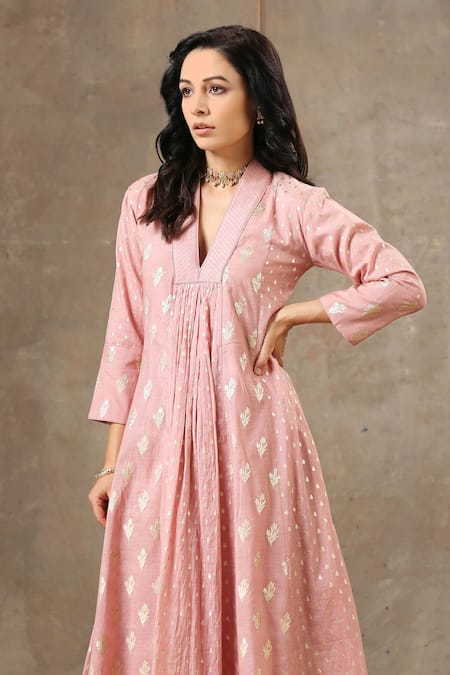 Shop_Bbaawri_Pink Banarasi Chanderi Woven Bouquet V Neck Kurta Set _Online_at_Aza_Fashions