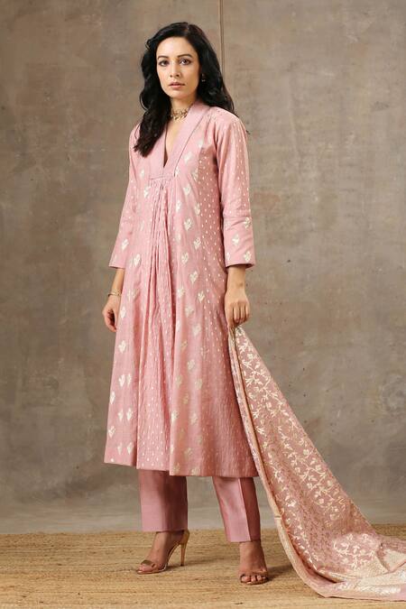 Bbaawri_Pink Banarasi Chanderi Woven Bouquet V Neck Kurta Set _at_Aza_Fashions