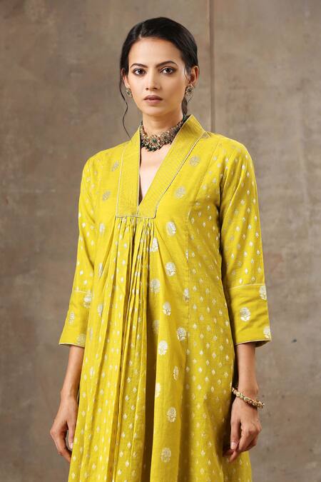 Bbaawri_Yellow Chanderi , Chanderi, Embroidery V-neck Florette Woven Kurta Set _Online_at_Aza_Fashions