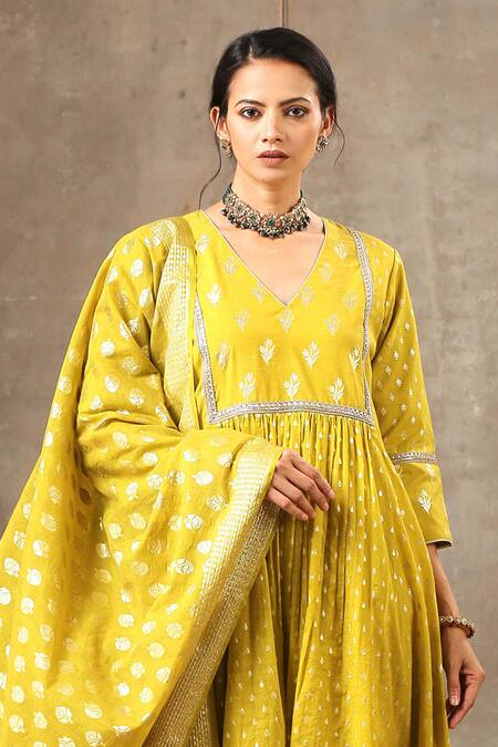 Bbaawri_Yellow Banarasi Chanderi Woven Flower V Neck Embellished Kurta Pant Set _Online_at_Aza_Fashions