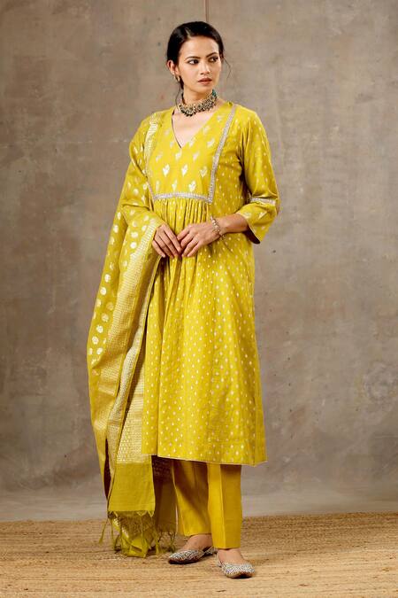 Buy_Bbaawri_Yellow Banarasi Chanderi Woven Flower V Neck Embellished Kurta Pant Set _Online_at_Aza_Fashions