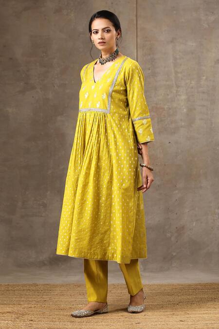 Bbaawri_Yellow Banarasi Chanderi Woven Flower V Neck Embellished Kurta Pant Set _at_Aza_Fashions