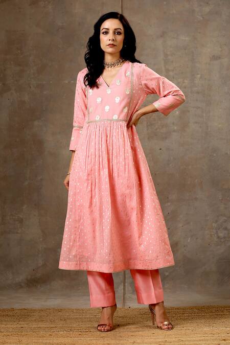 Bbaawri_Peach Banarasi Chanderi Woven Tear Drop V Neck Floral Butta Kurta Set _Online_at_Aza_Fashions