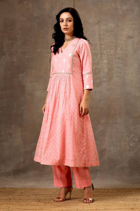 Buy_Bbaawri_Peach Banarasi Chanderi Woven Tear Drop V Neck Floral Butta Kurta Set _Online_at_Aza_Fashions