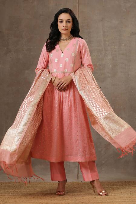 Bbaawri_Peach Banarasi Chanderi Woven Tear Drop V Neck Floral Butta Kurta Set _at_Aza_Fashions