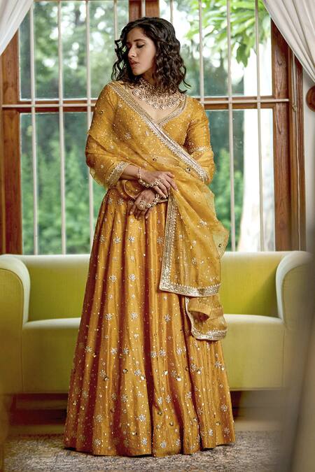 Bbaawri Zari Floral Embroidered Bridal Lehenga Set 