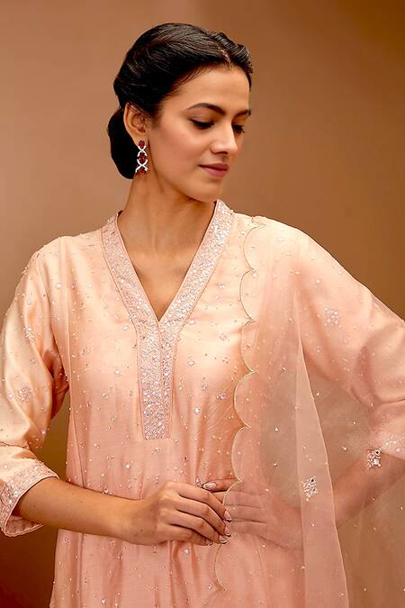 Bbaawri_Peach Pure Chanderi Silk Embroidery Thread V Neck Bead Kurta Set _Online_at_Aza_Fashions