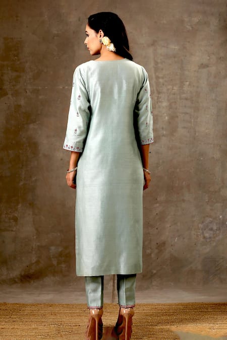 Bbaawri Floral Placement Embroidered Kurta Set 