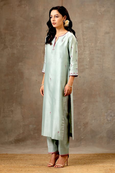 Buy_Bbaawri_Green Pure Handloom Chanderi Silk Embroidery Thread Floral Placement Kurta Set _Online_at_Aza_Fashions