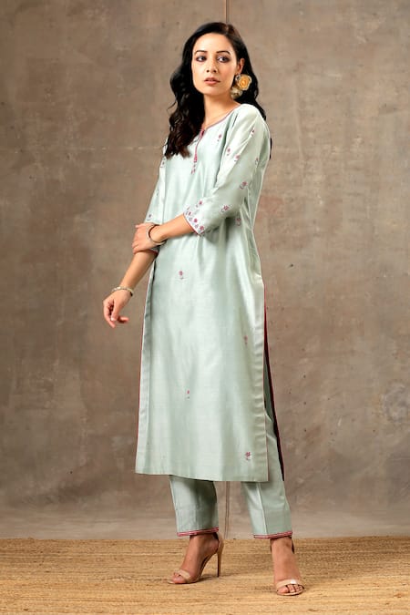 Shop_Bbaawri_Green Pure Handloom Chanderi Silk Embroidery Thread Floral Placement Kurta Set _Online_at_Aza_Fashions