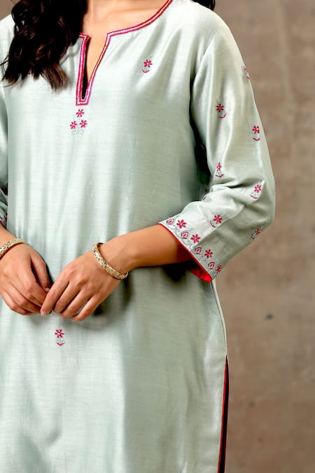 Bbaawri_Green Pure Handloom Chanderi Silk Embroidery Thread Floral Placement Kurta Set _at_Aza_Fashions